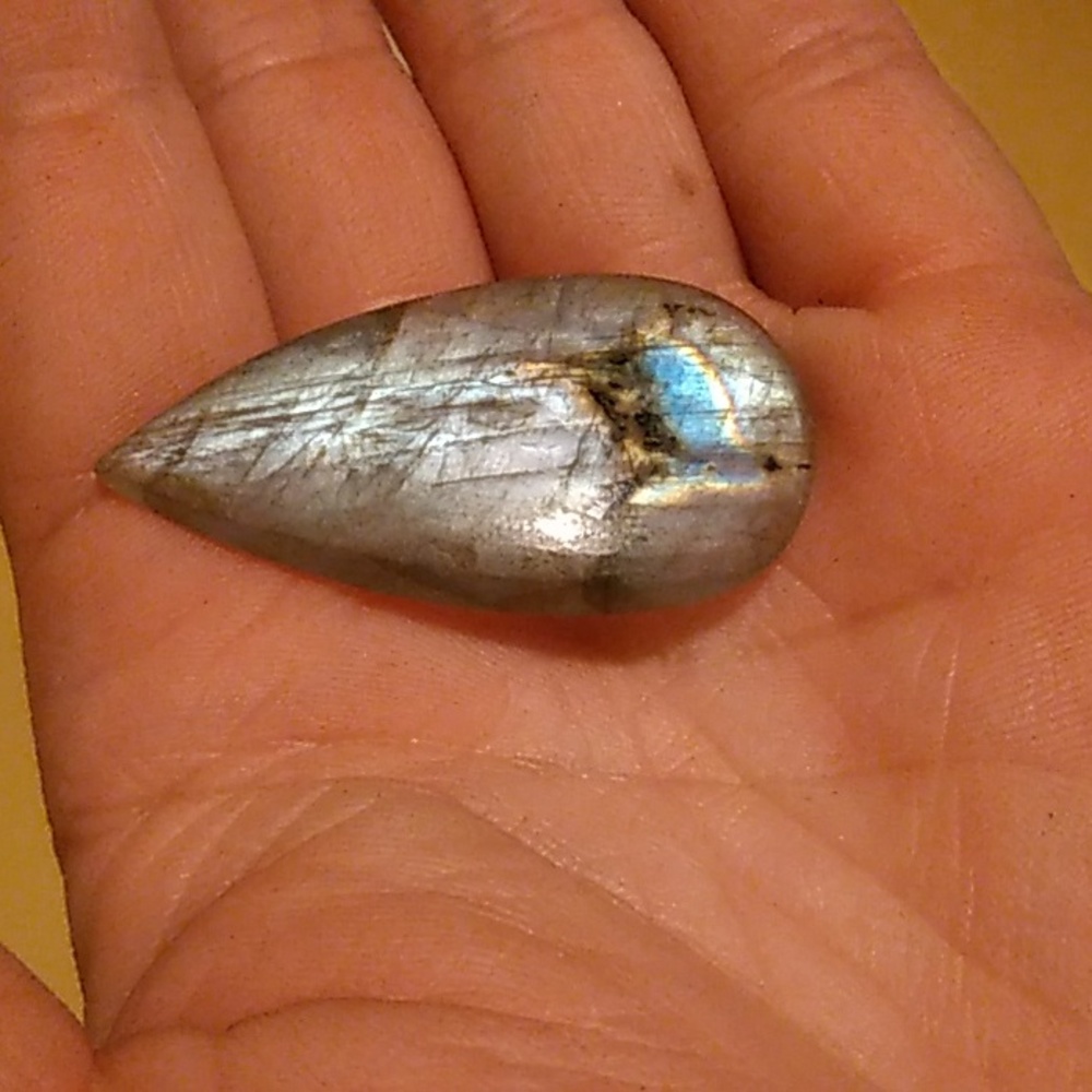 LABRADORITE TEARDROP CABOCHON W PURPLE FLASH
